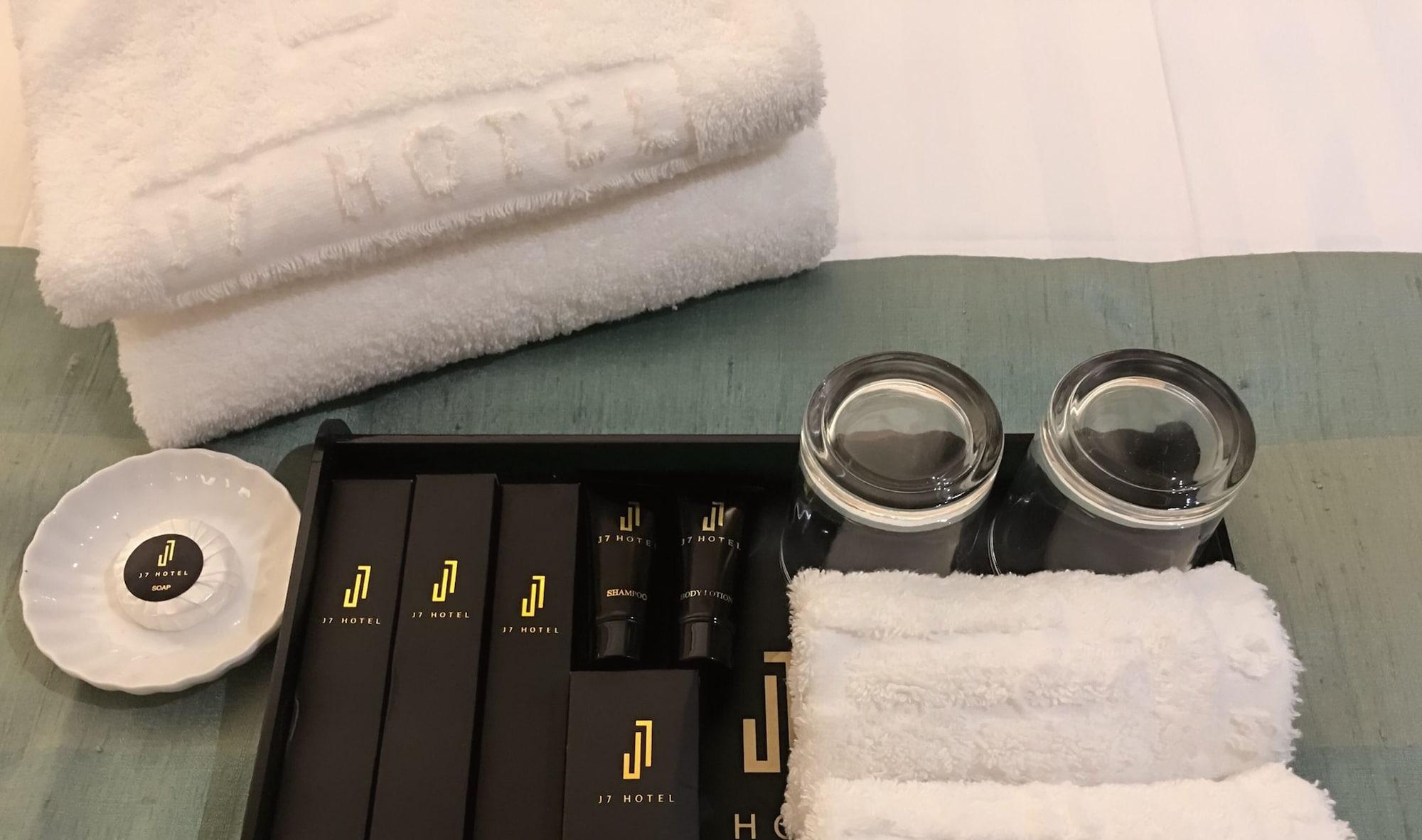 J7 Hotel Илойло Сити Екстериор снимка