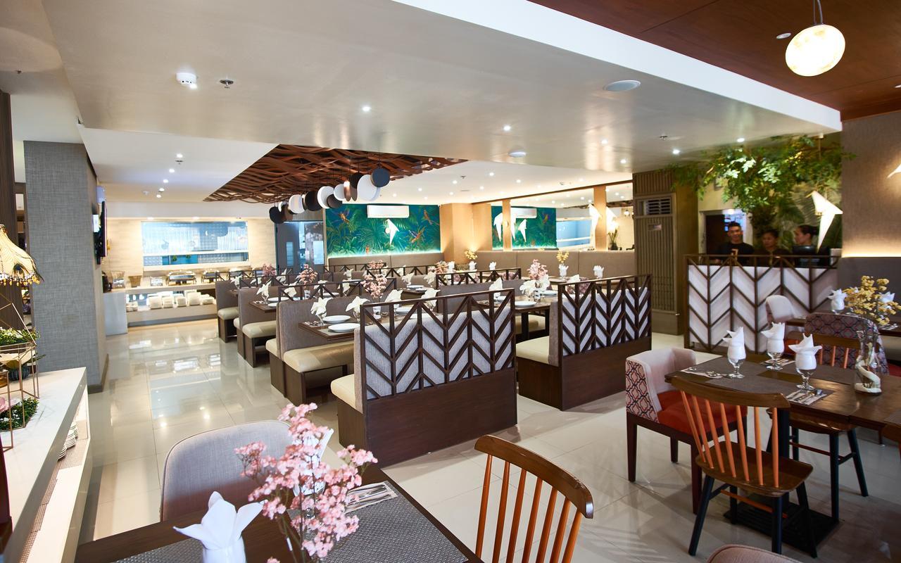 J7 Hotel Илойло Сити Екстериор снимка