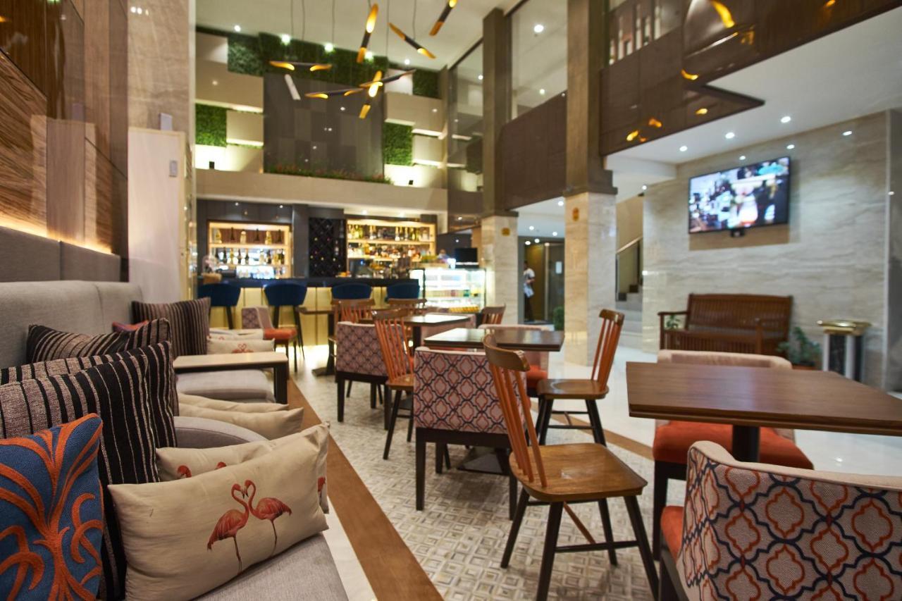 J7 Hotel Илойло Сити Екстериор снимка