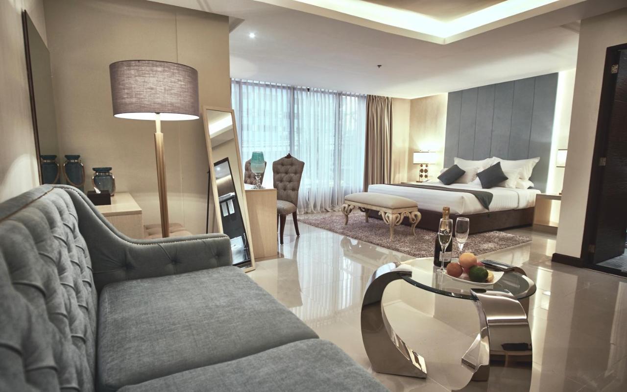 J7 Hotel Илойло Сити Екстериор снимка