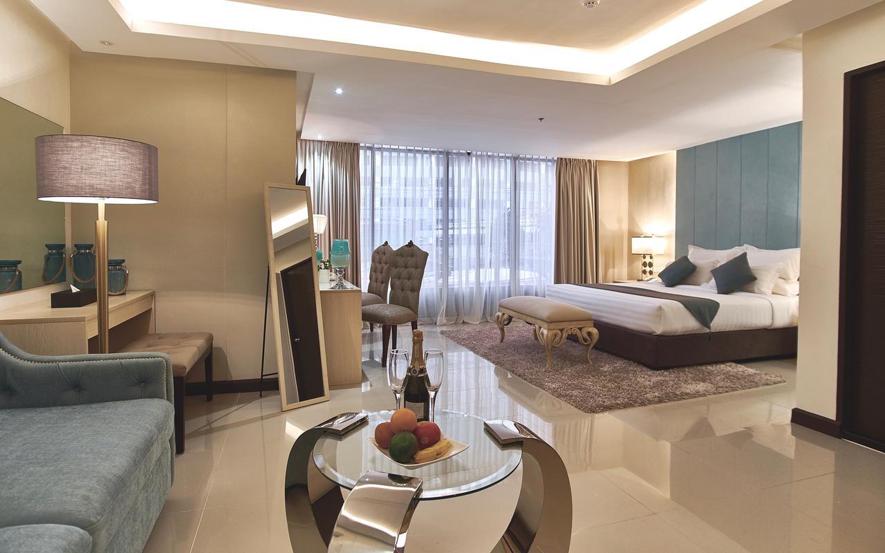 J7 Hotel Илойло Сити Екстериор снимка