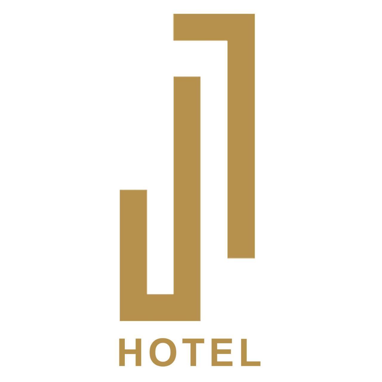 J7 Hotel Илойло Сити Екстериор снимка