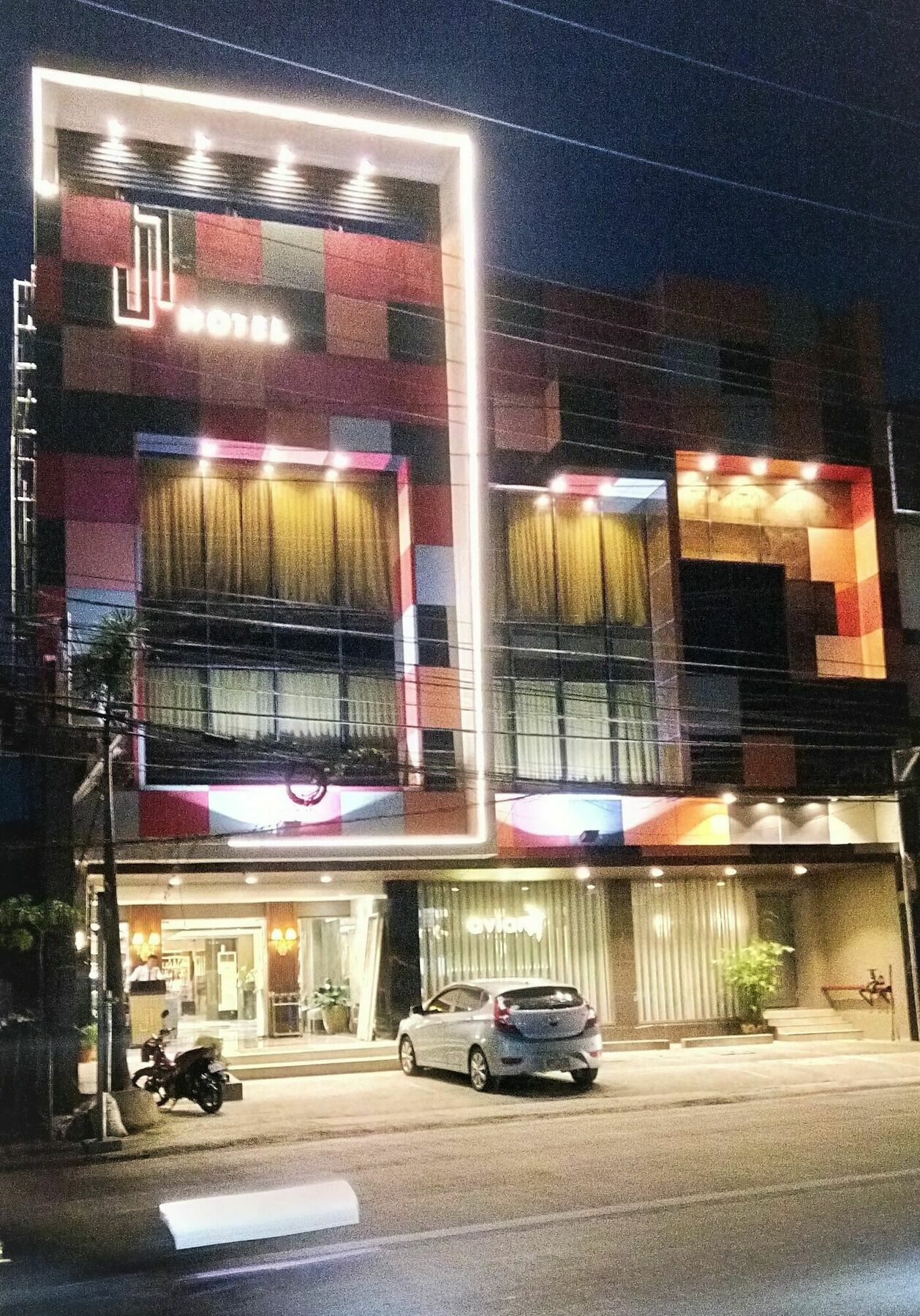 J7 Hotel Илойло Сити Екстериор снимка