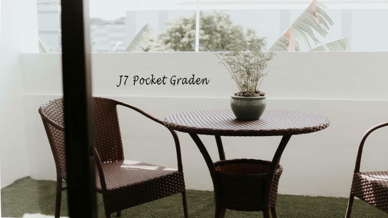 J7 Hotel Илойло Сити Екстериор снимка